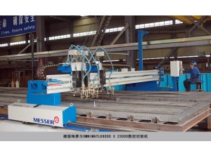 起重機械生產(chǎn)設備數(shù)控切割車間。