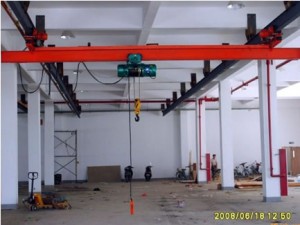 LX型電動(dòng)懸掛起重機(jī)是按國(guó)家標(biāo)準(zhǔn)設(shè)計(jì)制造的,與多種型式的電動(dòng)葫蘆配套使用的輕小型起重機(jī)。